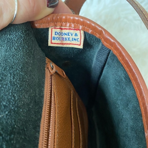 Dooney & Bourke Vintage All Weather Classic Equestrian Crossbody bag Bla… - Picture 4 of 13